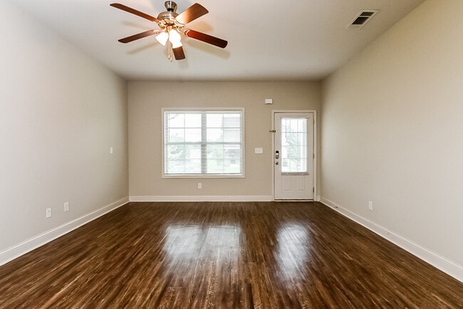 Photo - 1024 Allegiance Dr