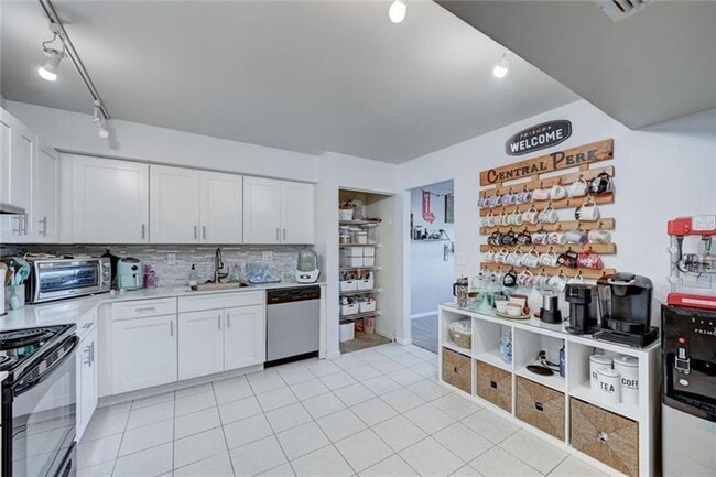 Photo - 731 N Pine Island Rd Unit 404
