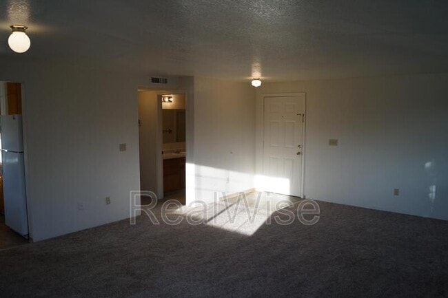 Photo - 2141 NW North Hill Dr Unit B