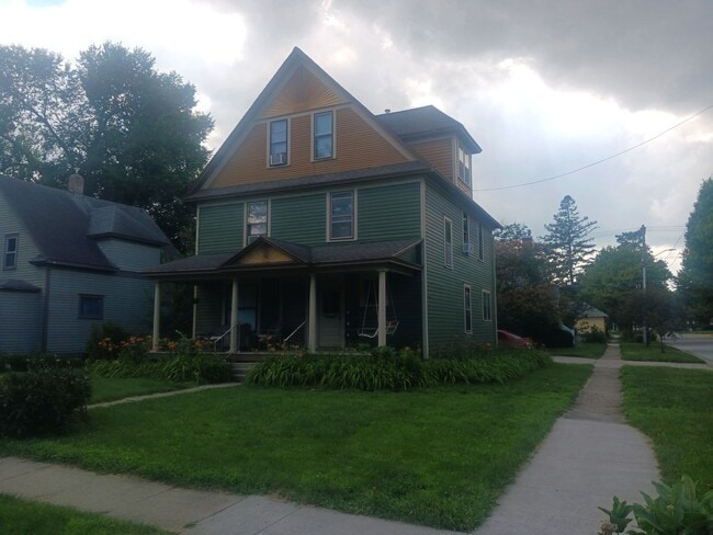 Building Photo - 721 Burnett Ave