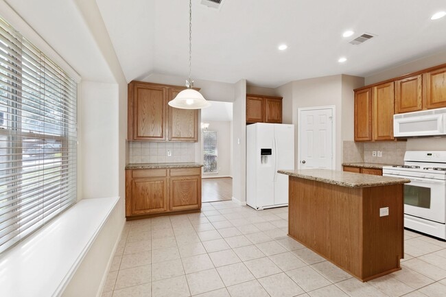 Photo - 14 N Queenscliff Cir