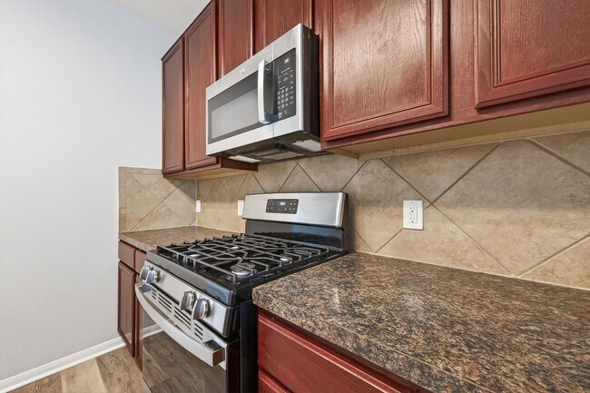 Photo - 2810 Meadowbrook Lane