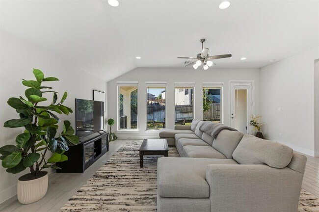 Photo - 111 Carolina Jasmine Dr