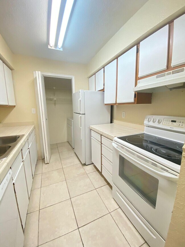 Photo - 949 Riverside Dr Unit 423