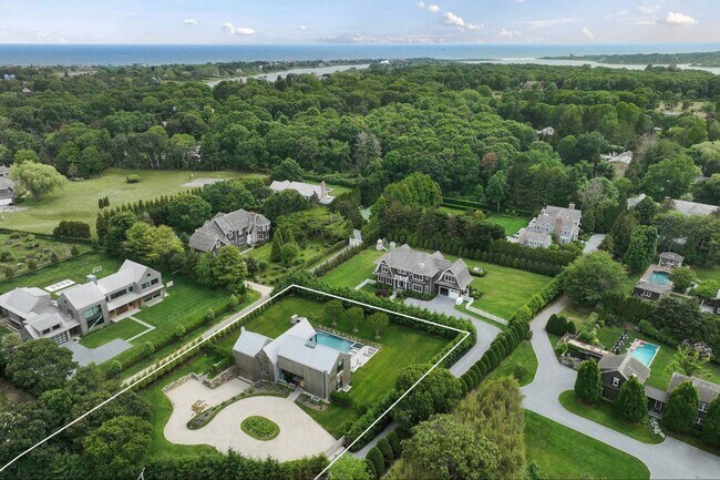 Photo - 179 Montauk Hwy