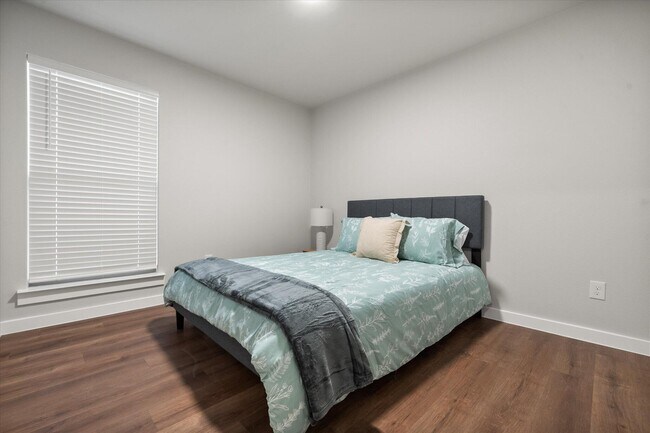 Photo - 2126 Langford Ave