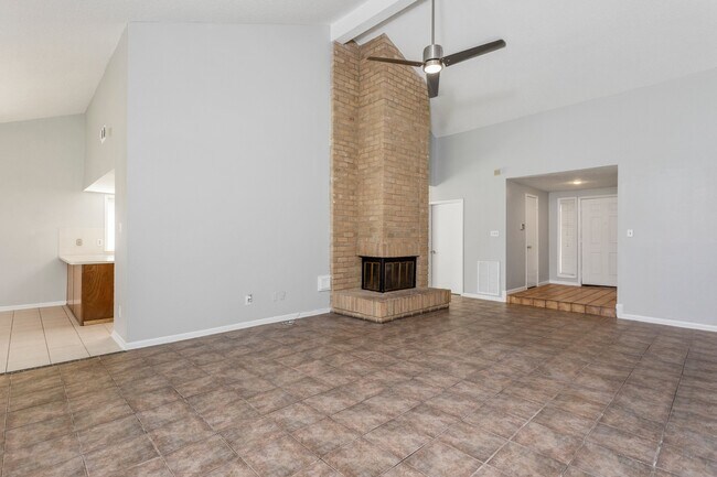 Photo - 2015 Braesmeadow Ln