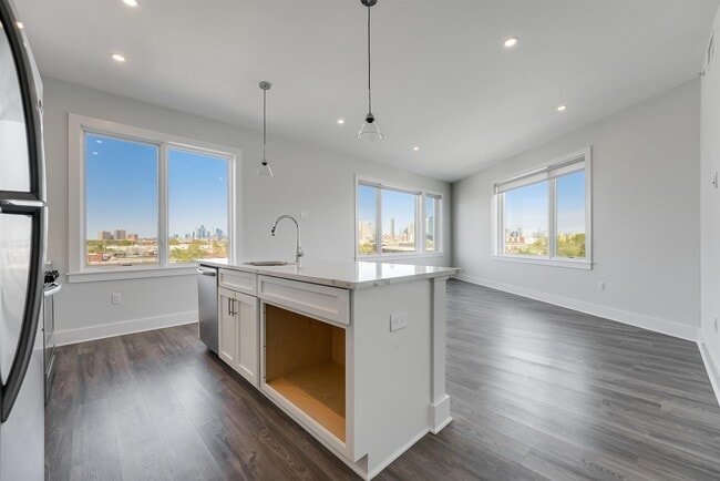 Photo - 658 Grand St Unidad 303