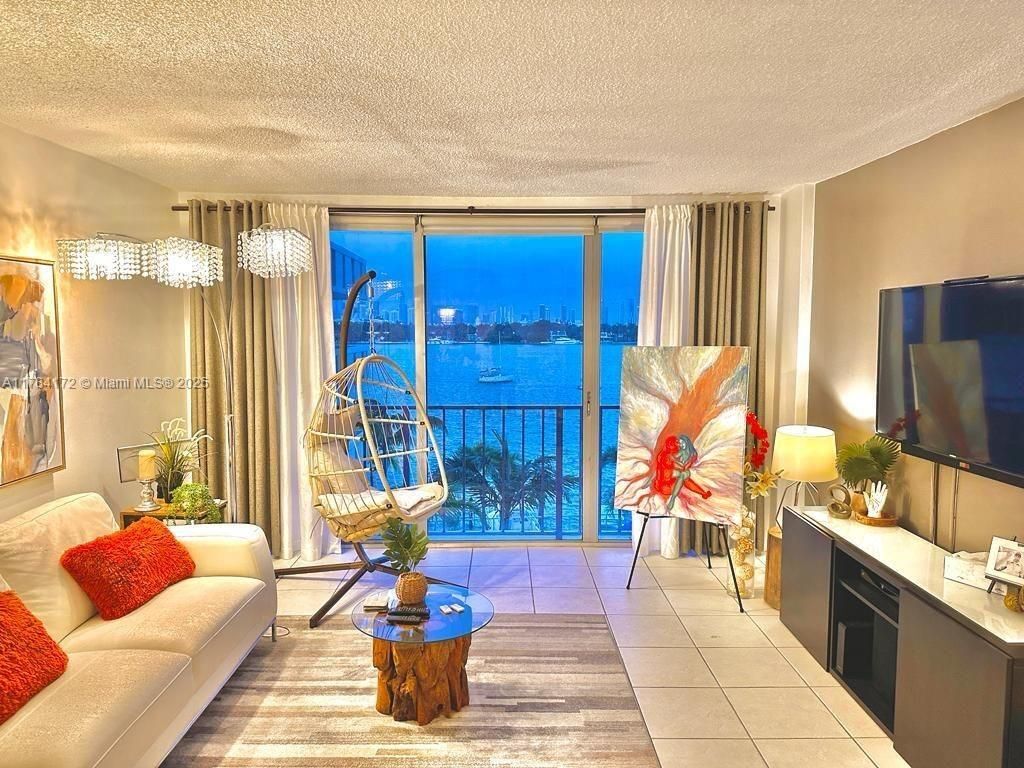 Photo - 800 West Ave Condo