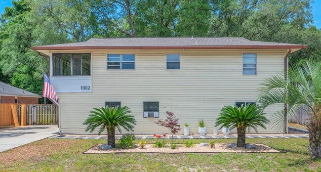 Photo - 1002 High Grove Ct