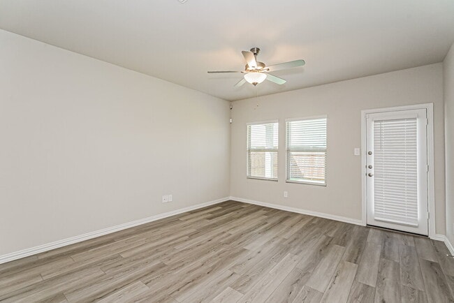 Photo - 1235 Paintbrush Dr