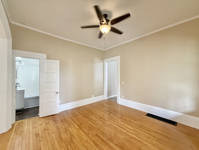 242 W Main St