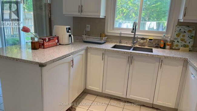 Photo - 3153 Colonial Dr