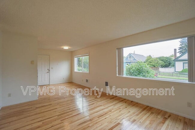 Photo - 609 W McLoughlin Blvd