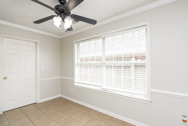 Photo - 1851 Timber Way N