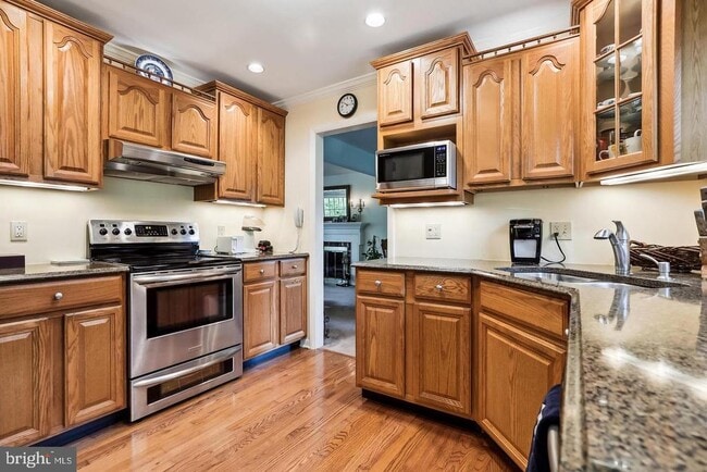 Photo - 9303 Fernwood Rd