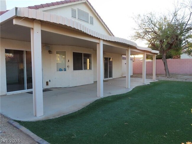 Photo - 676 Hitchen Post Dr