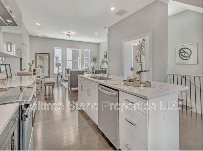 Photo - 456 Parkway Dr NE