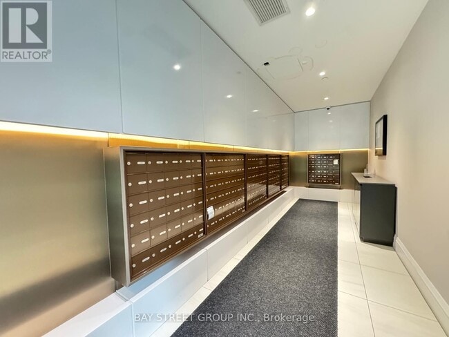 Photo - 39 Roehampton Ave Unit 904