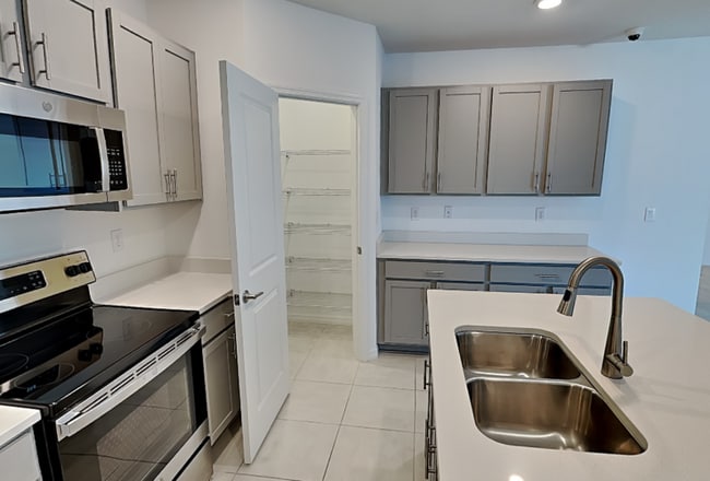 Photo - 76 Citrine Lp