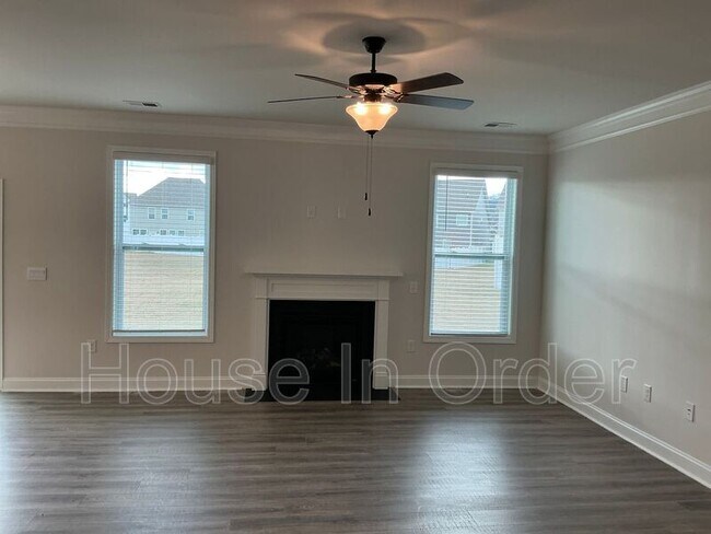 Photo - 41 Silverthorne Ct