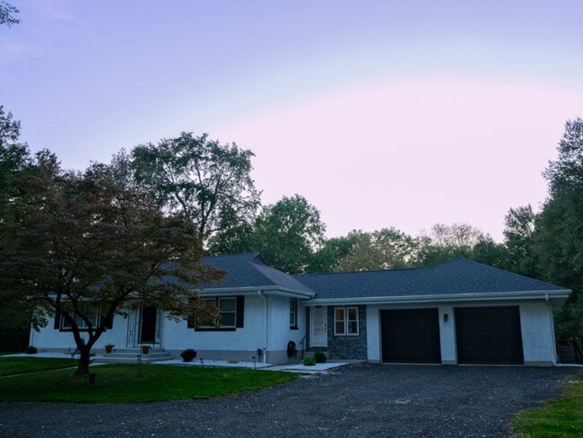 Building Photo - 7 Maple Ave Rental