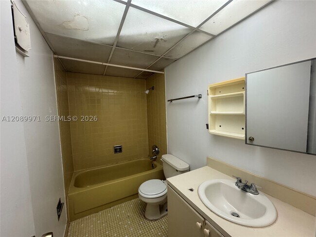 Photo - 888 NE 132nd St Unit 205