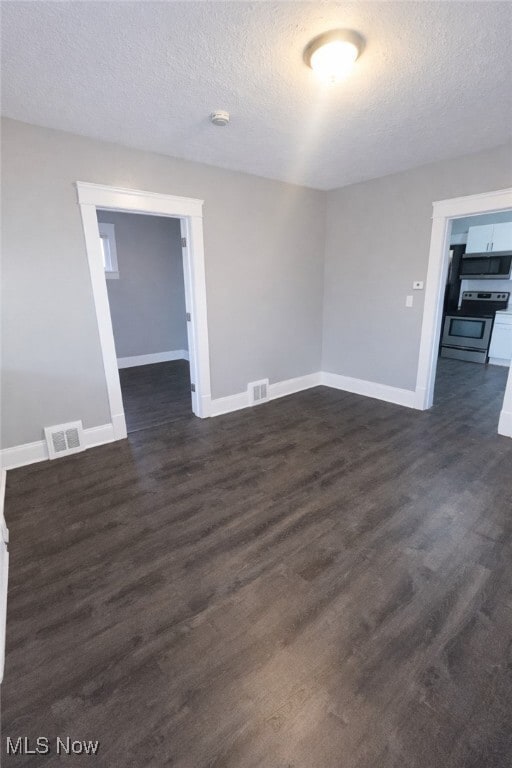 Photo - 4415 Pearse Ave