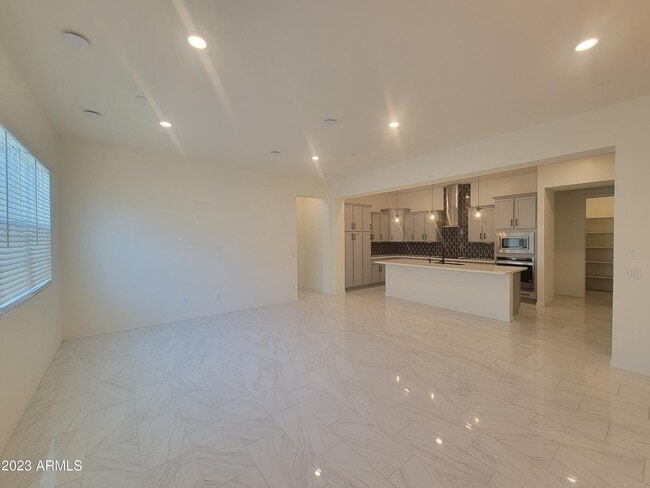 Photo - 240 E Shamrock Dr