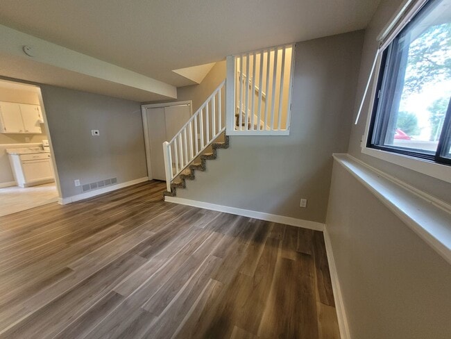 3 Bedroom with Fenced Yard! - 3 Bedroom with Fenced Yard! Townhome