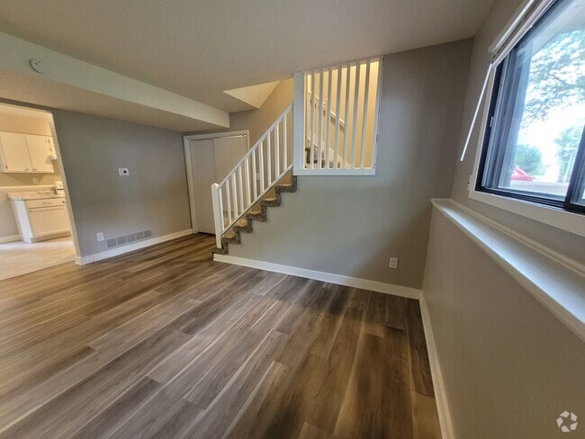 Building Photo - 3 Bedroom with Fenced Yard! Rental