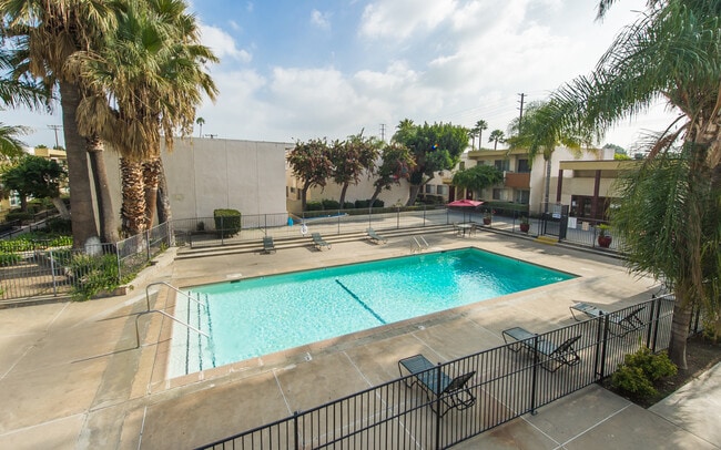 Las Palmas Apartment Homes