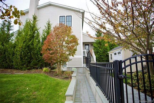 Building Photo - 255 Roosevelt Blvd