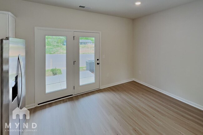 Photo - 1290 Principal Featherstone Ave