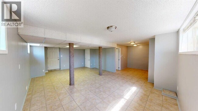 9835-100A 100a Ave