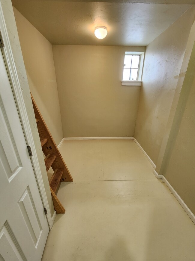 Photo - 208 E Main St