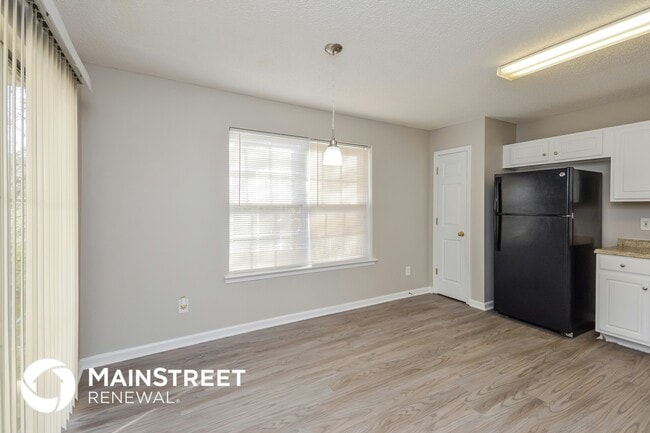 Photo - 325 Coral Cir