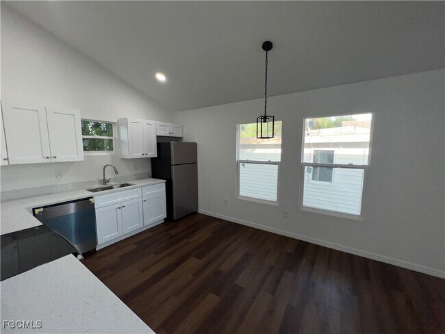 Photo - 1270 Allen St