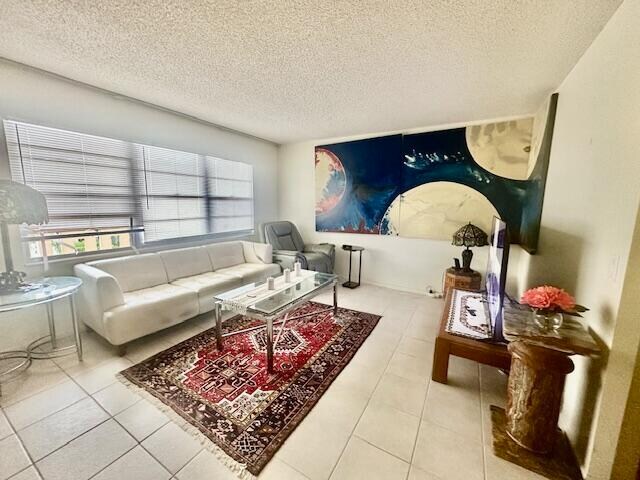 Photo - 4014 Newcastle A