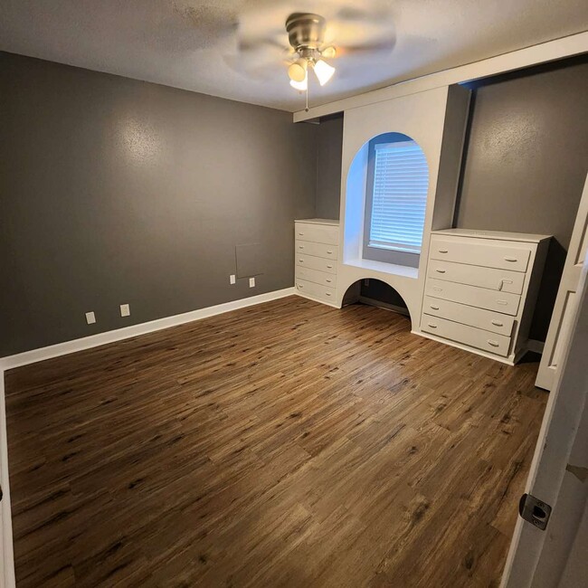 Photo - 403 Virginia St