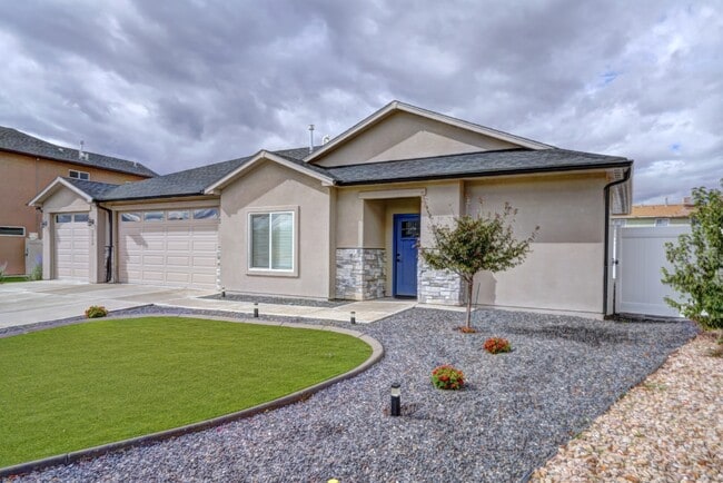 Building Photo - 2920 Walnut Ave