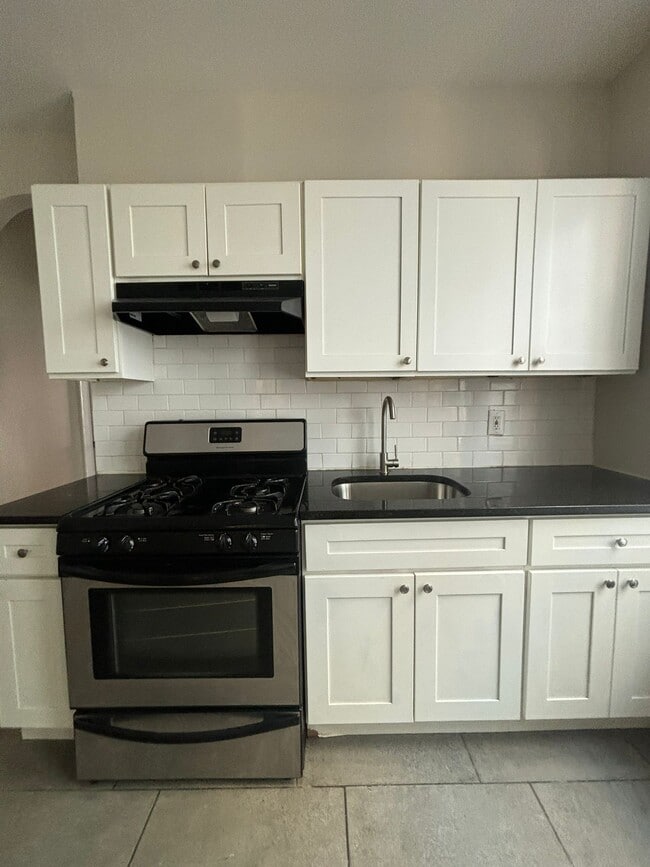 Building Photo - 330 Keer Ave Unit 1R Rental