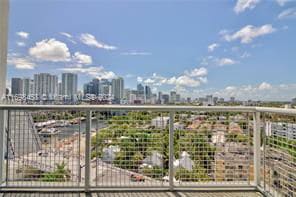 Photo - 10 SW South River Dr