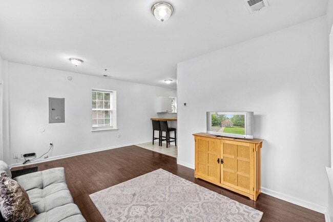 Photo - 4813 Calvert Rd