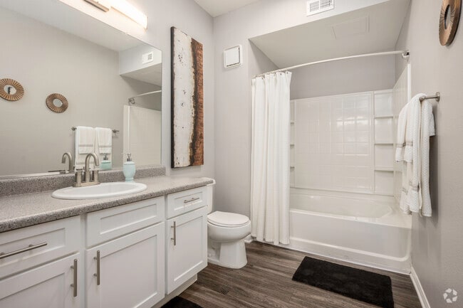 2BR, 2BA - 1060SF - First Bathroom