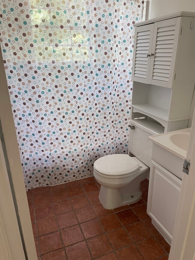 Bathroom - 239 Kinsey Ct NE