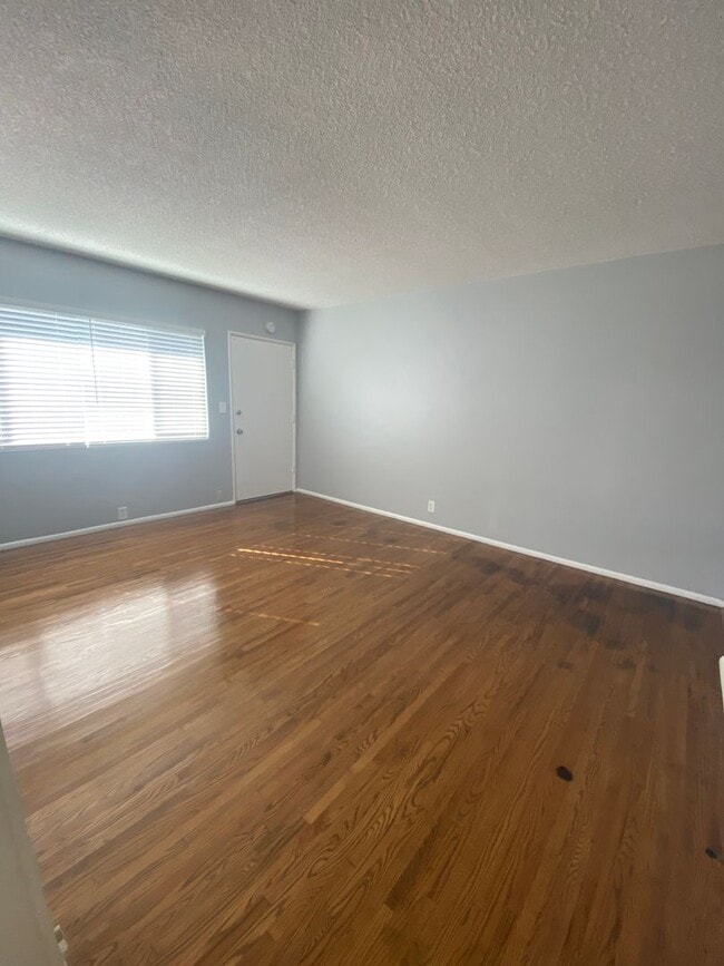 Building Photo - w651 Unit 651 Rental