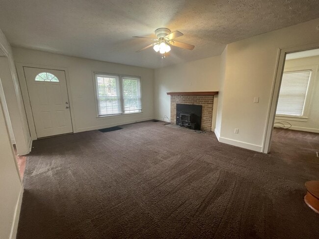 Photo - 714 E 1st St