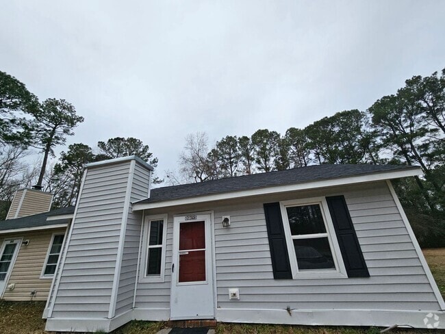 Building Photo - Affordable 2 Bedroom Duplex Off of Gum Bra... Rental
