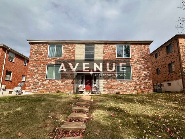 Building Photo - 10065 Puttington Dr Unit A